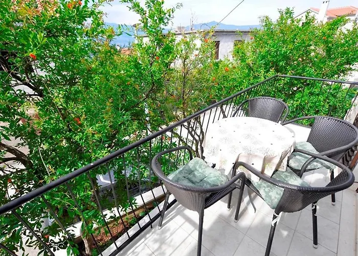 Grozdana 4+1 Postira